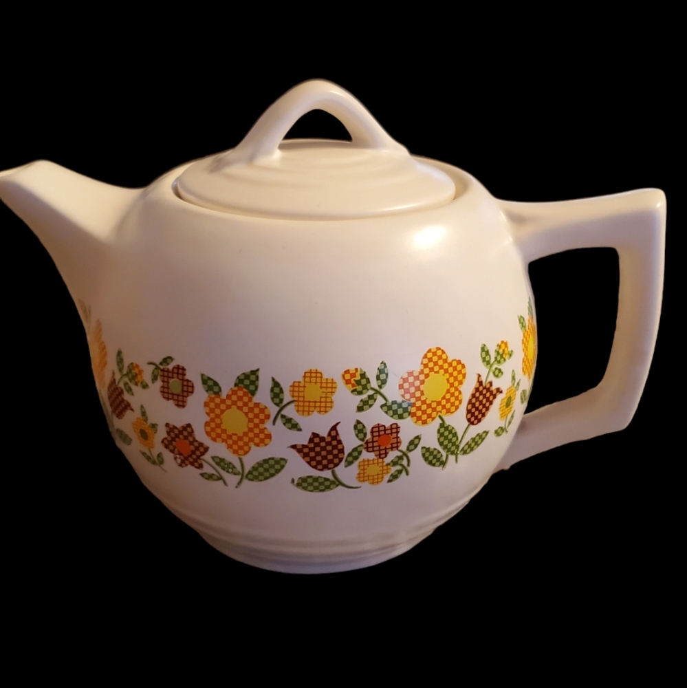 McCoy Teapot - Picture 2 of 4